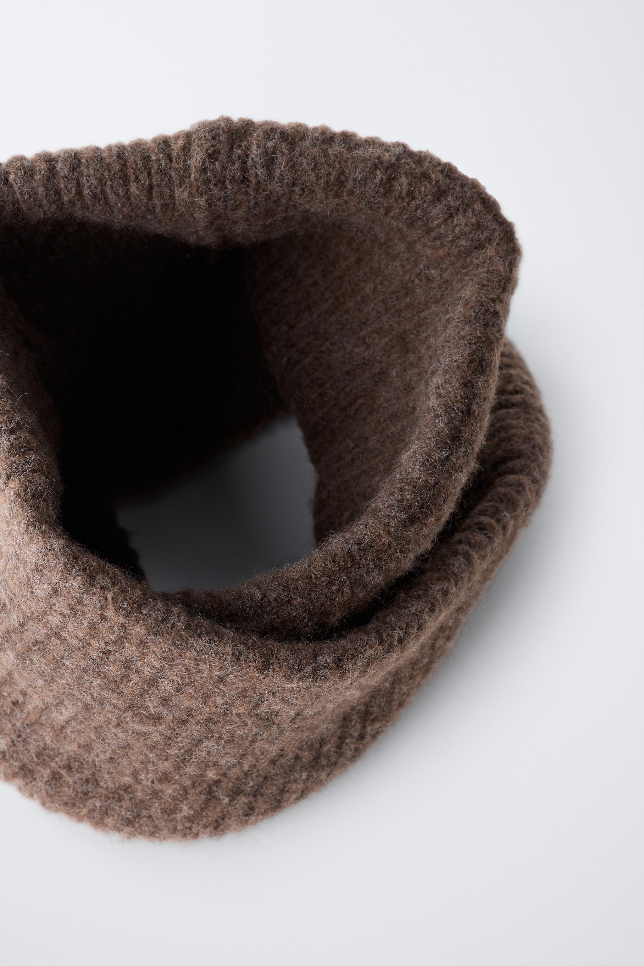 CROSSOVER KNIT NECK WARMER